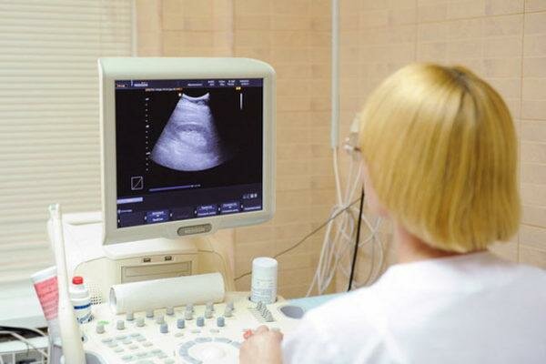 С помощью УЗИ можно выявить внематочную беременность